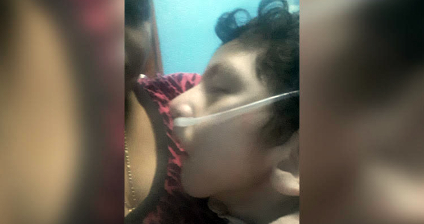 El niño tiene cuatro años de edad, y fue internado en cuidados intensivos del hospital de Matagalpa, al presentar neumonía crónica y espasmos, ademas de la microcefalia, en medio de limitantes económicas.
