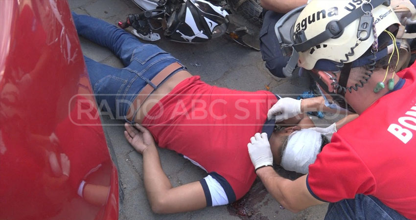 El conductor de la moto fue identificado como Jacob Ruiz Ramos, quien resultó lesionado y fue trasladado al hospital. Foto: Cortesía/Radio ABC Stereo