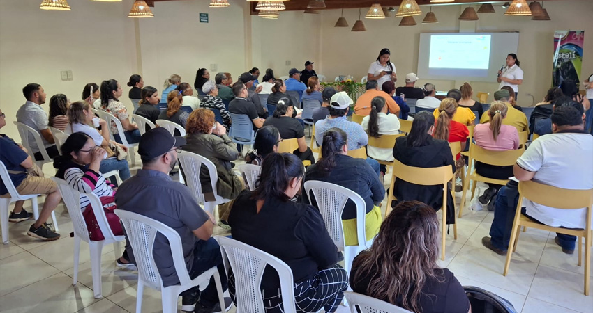 En la reunión participaron representantes de hoteles, restaurantes y cafeterías. Las autoridades informaron que darán mantenimiento a vías donde hay negocios con diversas ofertas turísticas.