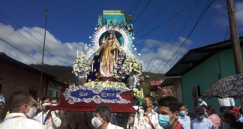 Durante la procesión, la imagen de ambos patronos se encuentran. Foto: Juan Fco. Dávila/Radio ABC Stereo