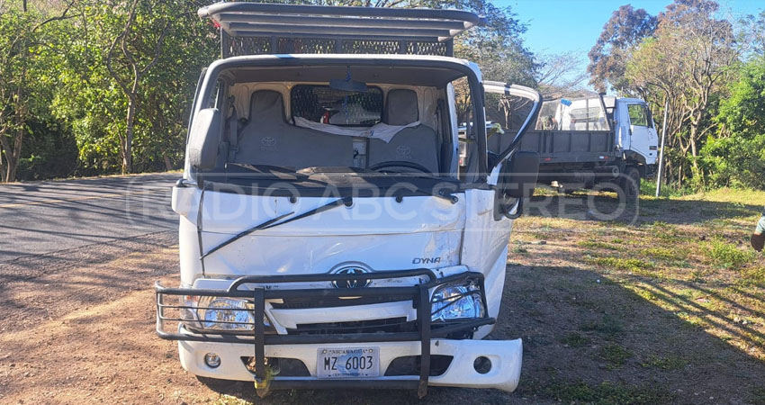 Los ocupantes del camión resultaron ilesos. Foto: Jacdiel Rivera/Radio ABC Stereo