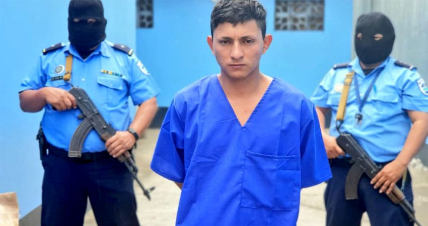Dolvin Centeno utilizó una daga de 23 centímetros para asesinar a Carmenza Hernández. Foto: LA PRENSA/Cortesía.