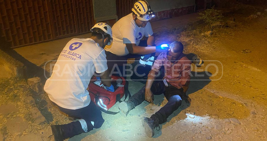 Lesionado fue asistido por socorristas de Cruz Blanca. Foto: Cortesía/Radio ABC Stereo