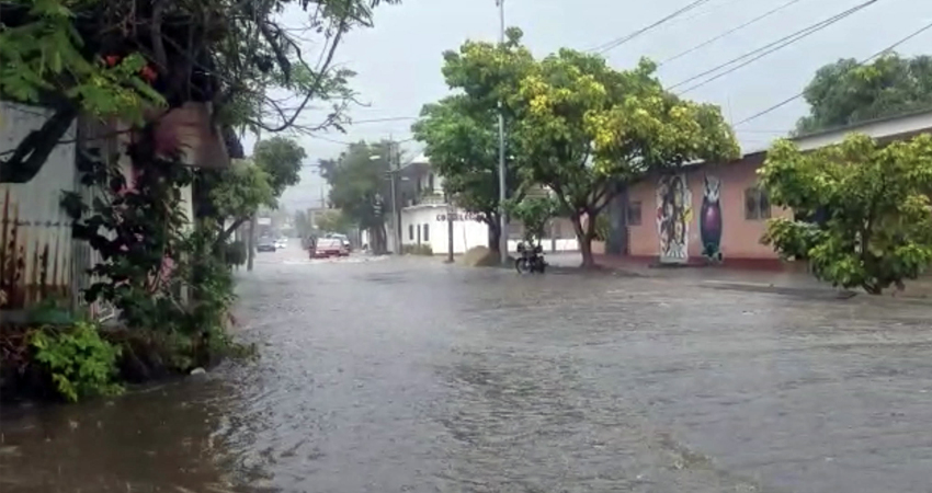 Calles inundadas por las lluvias. Foto: Roberto Mora/Radio ABC Stereo
