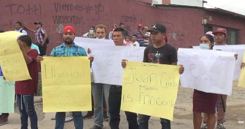 Los familiares se manifestaron afuera del Complejo Judicial de Estelí. Foto: Juan Fco. Dávila/Radio ABC Stereo