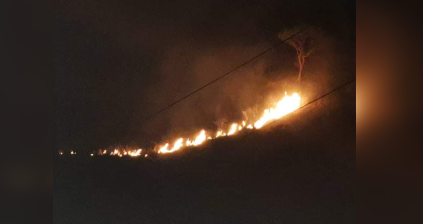 Incendio en el Cerro La Mokuana. Foto: Cortesía/Radio ABC Stereo