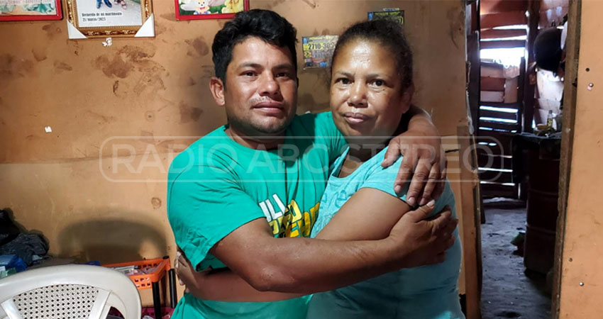 Magaly Altamirano está agradecida con la ayuda de la población y contenta por el retorno de su hijo.