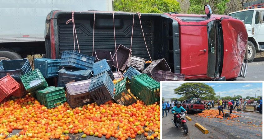 Camioneta que transportaba tomates se vuelca. Foto: Cortesía/Radio ABC Stereo