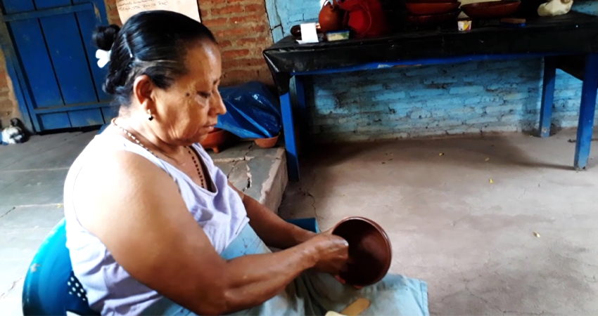 El colectivo de mujeres artesanas espera que la situación mejore para continuar con el trabajo heredado de generación en generación. Foto: Martha Celia Hernández/Radio ABC Stereo
