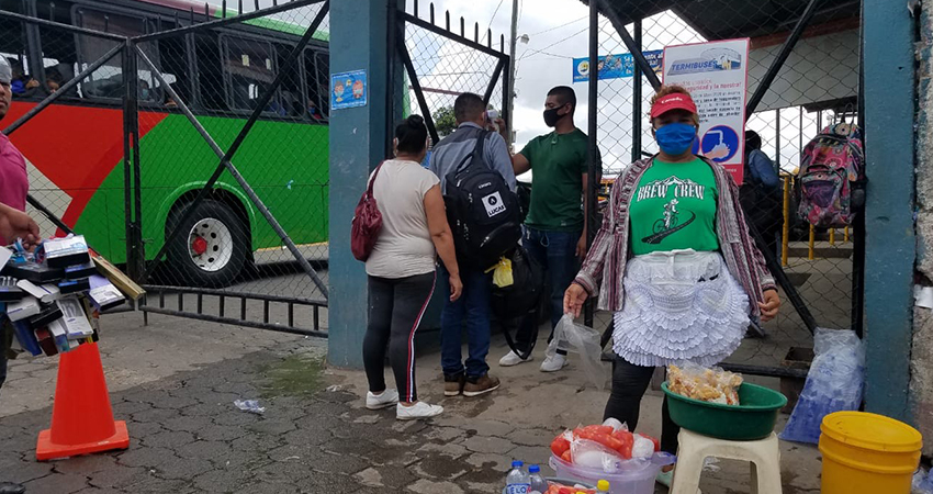Ingreso de usuarios a la terminal de buses del norte en Estelí. Foto: Roberto Mora/Radio ABC Stereo