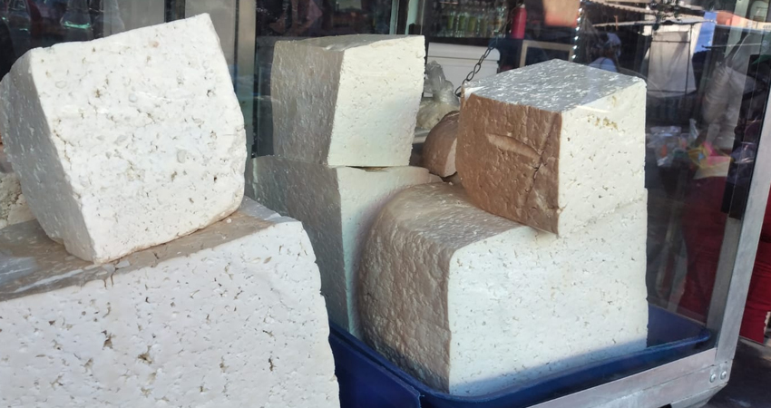 Esta semana comienza con una baja significativa en el precio de la libra de queso fresco en el mercado Alfredo Lazo de Estelí. Este producto lácteo pasó de costar 90 córdobas a cotizarse en 70 y 75.