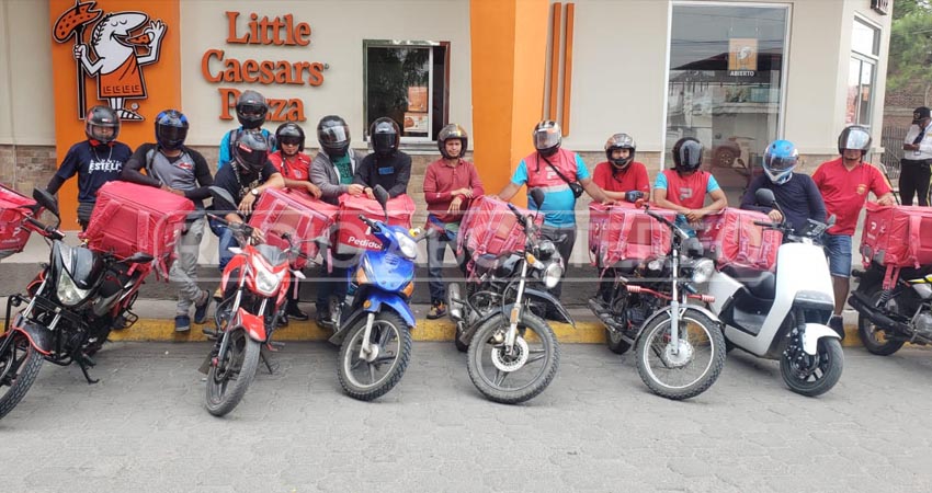 Unos 15 motociclistas que trabajan para la compañía de delivery Pedidos Ya, en la ciudad de Estelí, realizaron ayer lunes un paro de labores, como una medida de protesta; una de sus principales demandas es que se aumente el costo de la tarifa por envío.