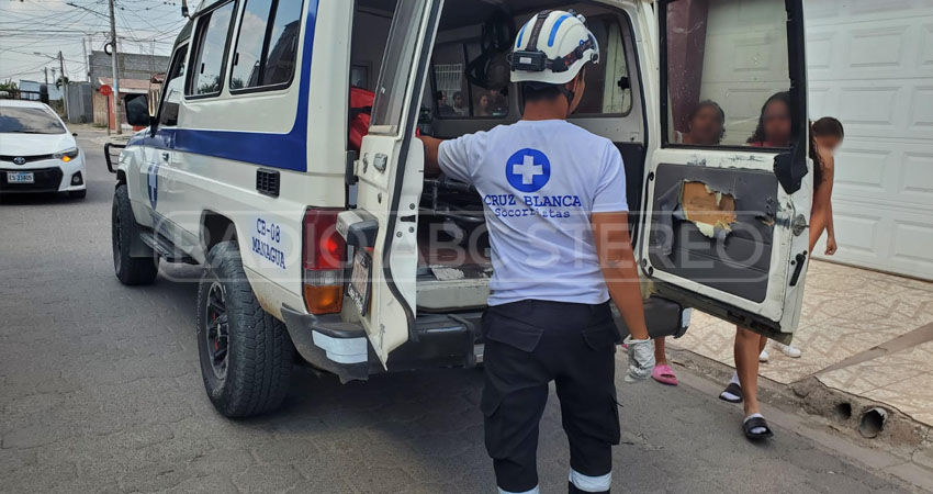 Adolescentes lesionadas fueron trasladadas al hospital. Foto: José Enrique Ortega/Radio ABC Stereo