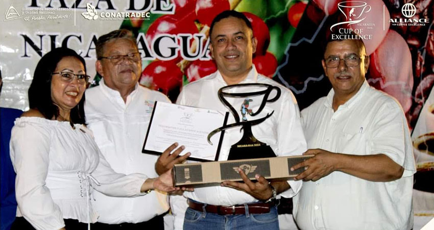 Inversiones Valladares Acevedo, Primer lugar “Taza de la Excelencia”. Foto: Cortesía/Radio ABC Stereo