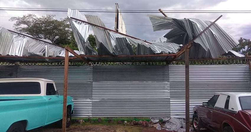 En el garaje el techo quedó destruido. Foto: Juan Fco. Dávila/Radio ABC Stereo