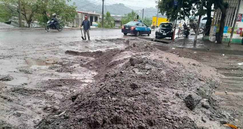 Sedimentos arrastrados por fuertes corrientes en Matagalpa. Foto: Cortesía/Radio ABC Stereo