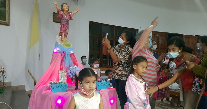 Niños y niñas asistieron a la celebración. Foto: Famnuel Úbeda/Radio ABC Stereo