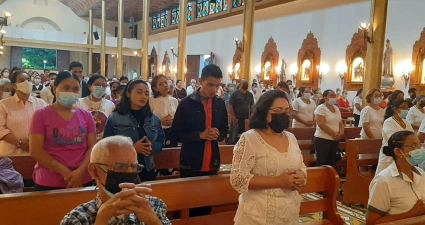 Muchos fieles católicos han orado y también colaborado. Foto: Famnuel Úbeda/Radio ABC Stereo