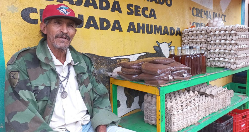Don Concepción Ruiz es uno de los comerciantes afectados. Foto: Famnuel Úbeda/Radio ABC Stereo