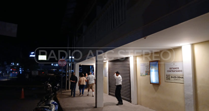 Las autoridades determinaron que el hombre murió posiblemente por un infarto fulminante.