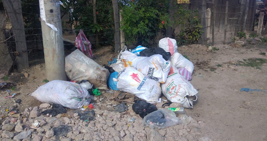 La basura acumulada afecta a la ciudadanía. Foto: Juan Fco. Dávila/Radio ABC Stereo