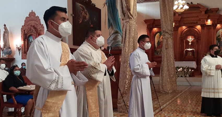 La consagración se llevó a cabo en la Catedral Nuestra Señora del Rosario. Foto: Famnuel Úbeda/Radio ABC Stereo