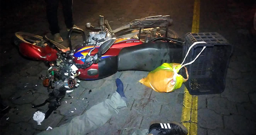 El motociclista falleció en el lugar del accidente. Foto: Juan Fco. Dávila/Radio ABC Stereo