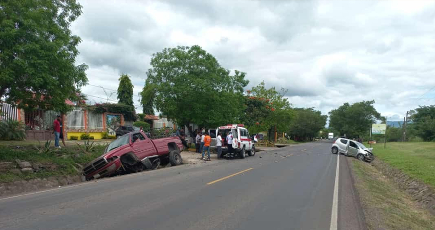 En El Dorado, fueron dos los vehículos que colisionaron. Foto: Juan Fco. Dávila/Radio ABC Stereo