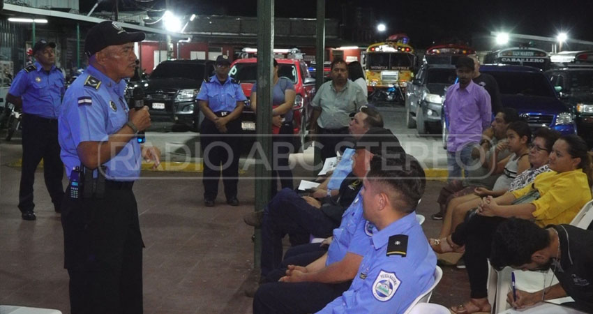 Autoridades locales se reunieron junto a transportistas con el fin de abordar orientaciones sobre el uso de extintores y la revisión de los medios de transporte.