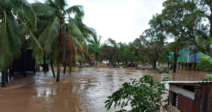 Antes de que el Huracán Iota tocara tierra, las lluvias ya habían provocado inundaciones en Bilwi. Foto: La Prensa
