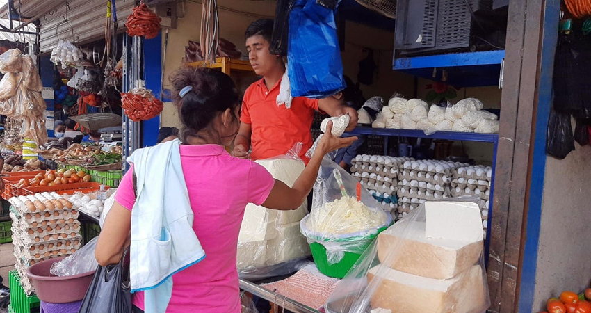 El poco abastecimiento de algunos productos ha incidido en el aumento del precio. Foto: Famnuel Úbeda/Radio ABC Stereo