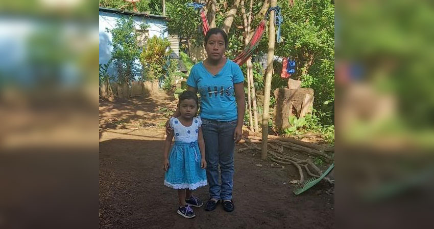 A sus catorce años de edad Hilda Julia Hernández se casó y se trasladó a vivir a una comunidad de Managua, y desde ese entonces perdió comunicación con sus padres y hermanos.