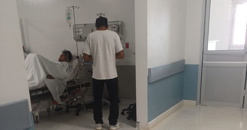 El ciclista se dirigía hacia su trabajo cuando, según testigos, un motociclista lo sorprendió y, al intentar esquivarlo, cayó al cauce.