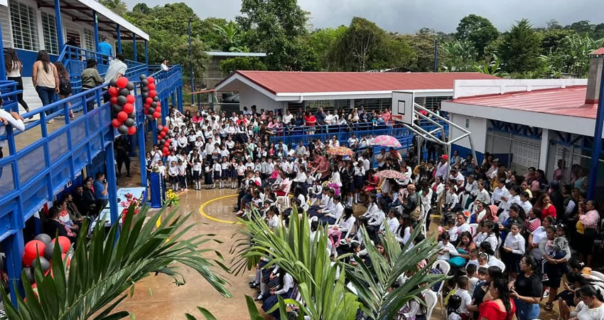 El nuevo colegio, que tuvo una inversión de 64 millones de córdobas, beneficiará a más de 413 alumnos de las distintas modalidades educativas.