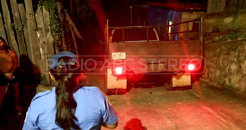 Bomberos y Policía Nacional atendieron la emergencia. Foto: Cortesía/Radio ABC Stereo