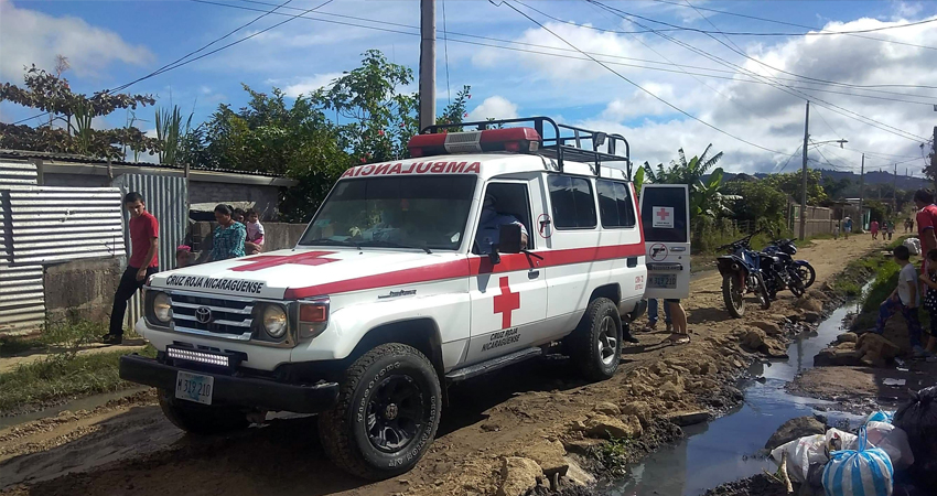 El poblador fue auxiliado por miembros de la Cruz Roja. Foto: Famnuel Úbeda/Radio ABC Stereo
