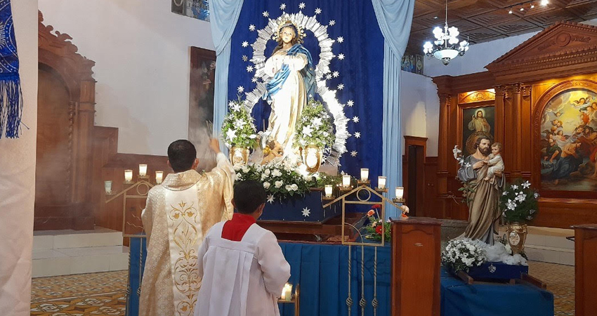 La imagen de la Inmaculada Concepción recorrió algunas calles en procesión. Foto: Famnuel Úbeda/Radio ABC Stereo