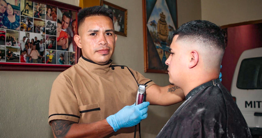 Oscar Sequeira: El barbero a domicilio