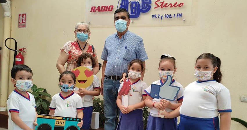 Niños y niñas del Colegio Montesori Rincón de Luz, realizan visita a Radio ABC Stereo