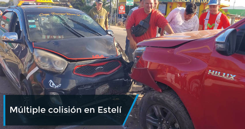 Camioneta invade carril y provoca colisión múltiple en Estelí