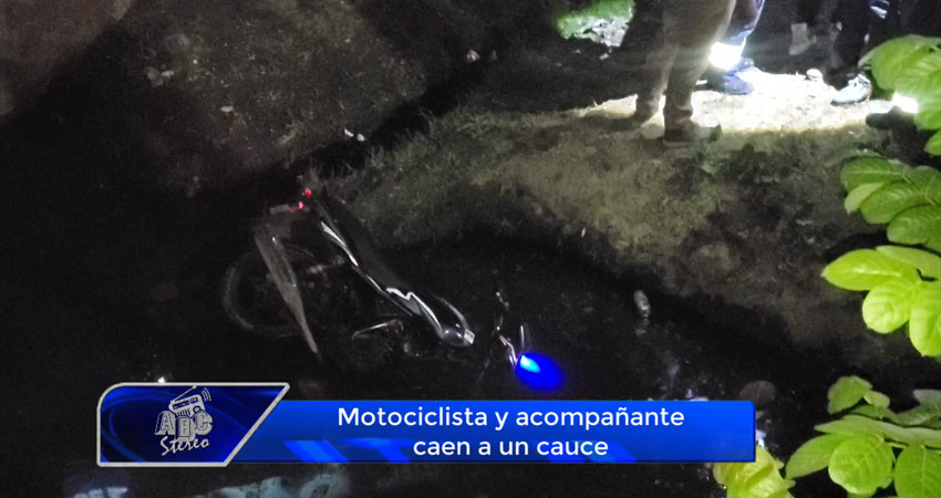 Motociclista y acompañante caen a un cauce en Estelí