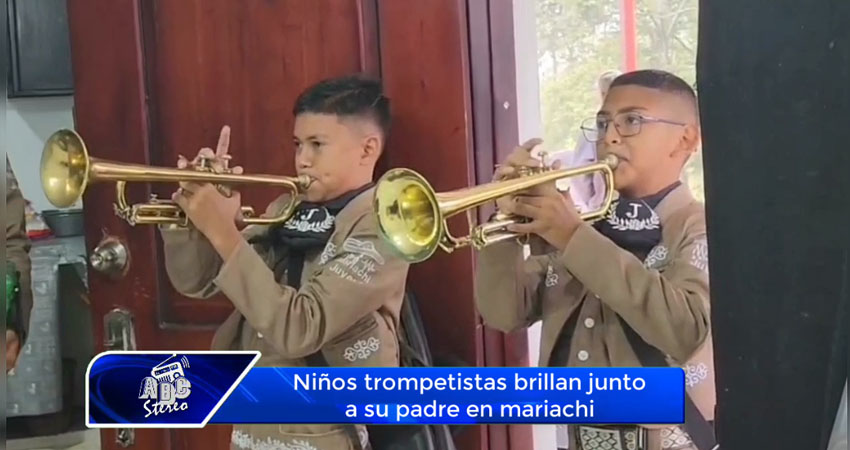 Niños trompetistas brillan junto a su padre en mariachi