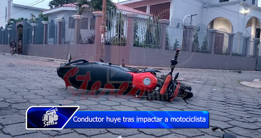 Conductor huye tras impactar a motociclista por la parroquia Cruz del Calvario