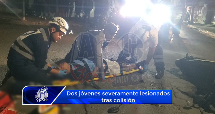 Dos jóvenes severamente lesionados tras colisión