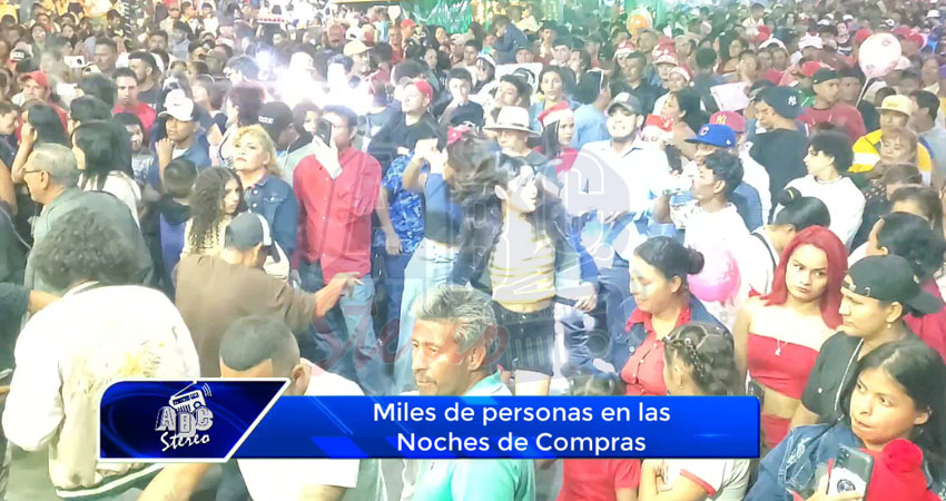 Miles de personas en las Noches de Compras