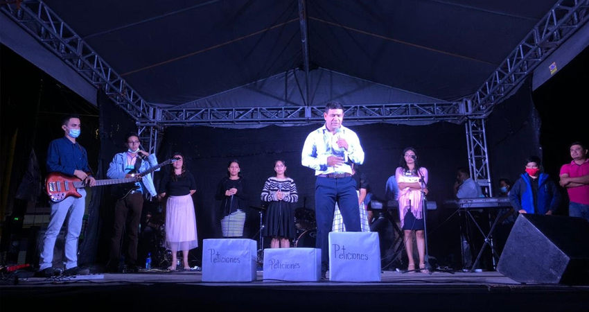 La actividad estuvo al frente del pastor Otoniel Pineda. Foto: Famnuel Úbeda/Radio ABC Stereo