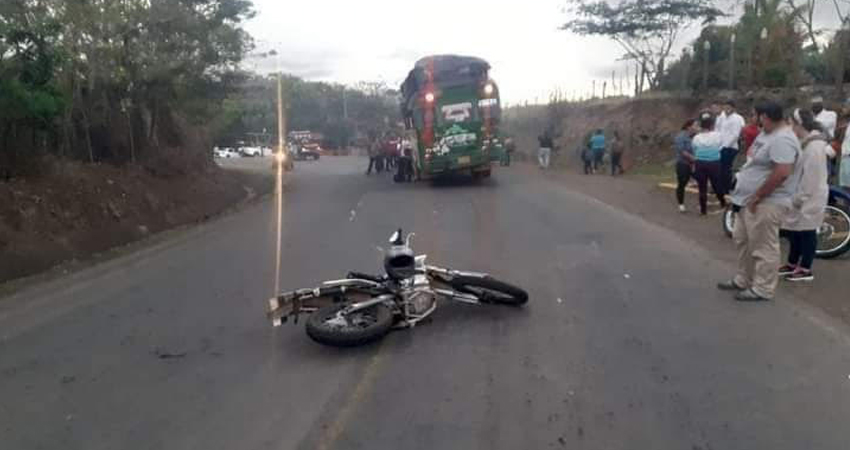 El accidente ocurrió en la carretera entre San Rafael del Norte y Jinotega. Foto: Cortesía/Radio ABC Stereo