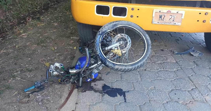 El motociclista sufrió graves fracturas. Foto: Cortesía / Radio ABC Stereo