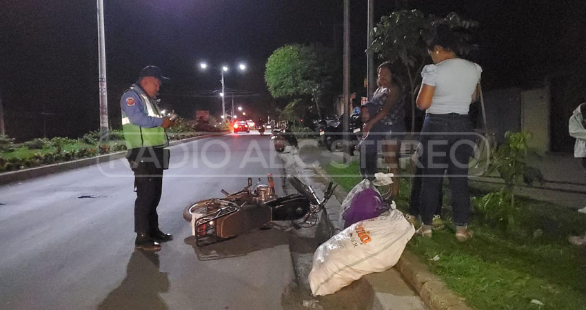 La lesionada fue trasladada al hospital San Juan de Dios. Foto: José Enrique Ortega/Radio ABC Stereo