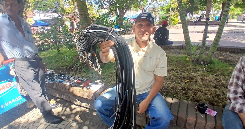 Después del dinamismo de diciembre, los comerciantes que recorren las calles de la ciudad buscan formas para ingeniárselas con las ventas de enero.